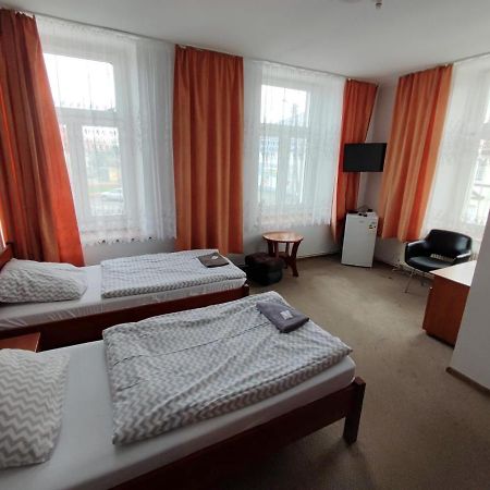 Hotel Stary Ratusz Kostomloty Bagian luar foto