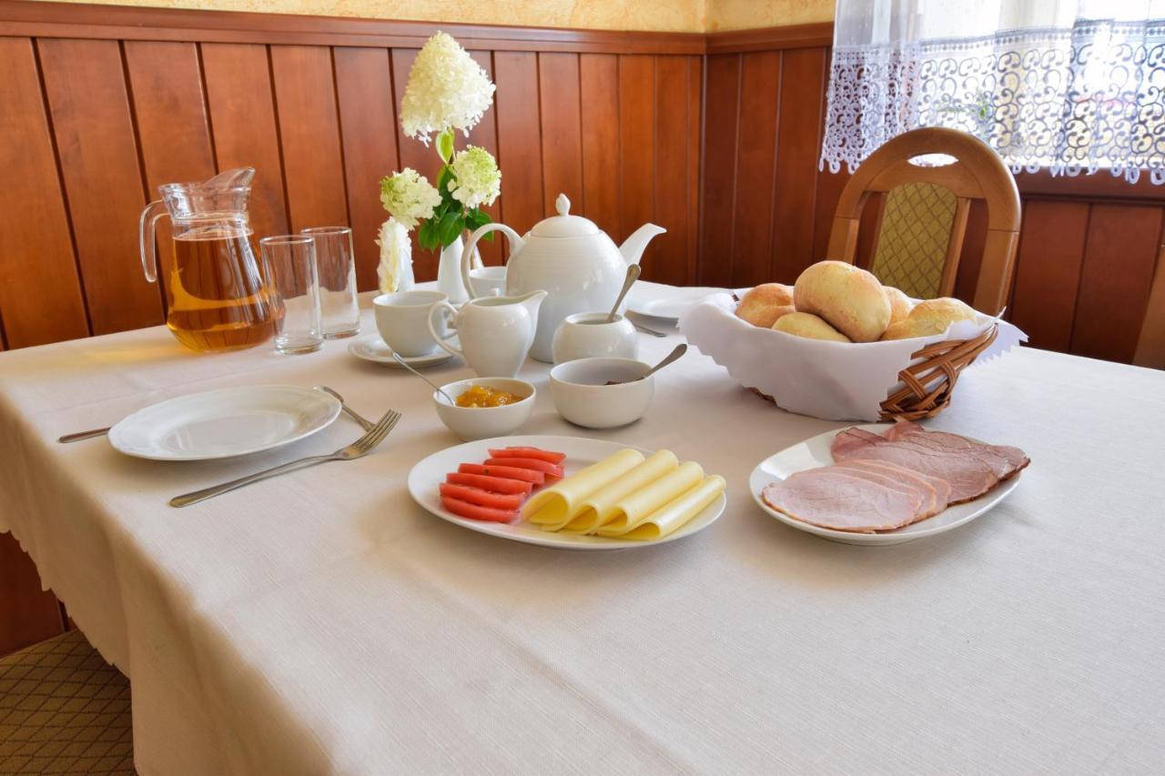 Hotel Stary Ratusz Kostomloty Bagian luar foto