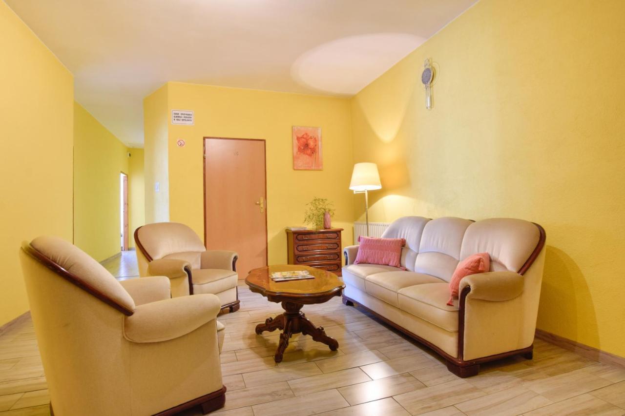 Hotel Stary Ratusz Kostomloty Bagian luar foto