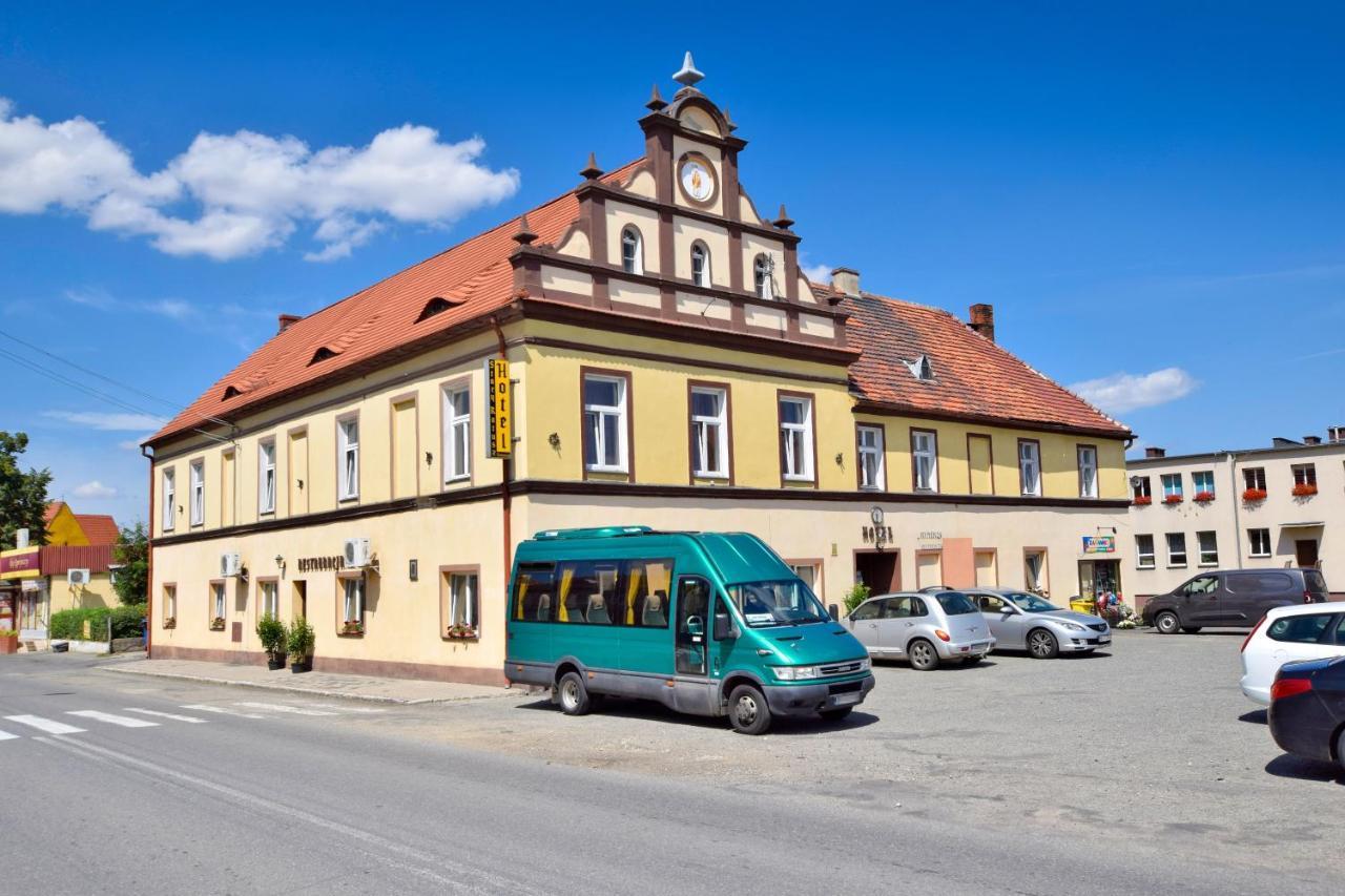 Hotel Stary Ratusz Kostomloty Bagian luar foto