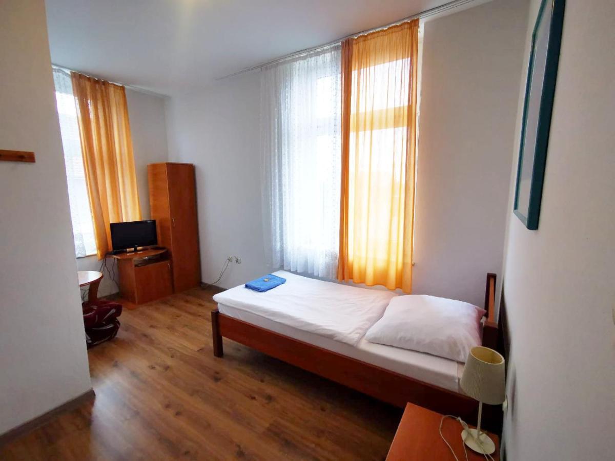 Hotel Stary Ratusz Kostomloty Bagian luar foto